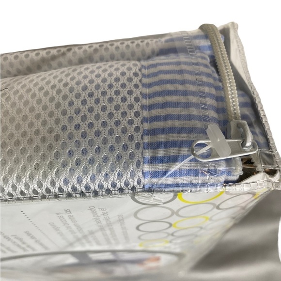 BreathableBaby Breathable Mesh Crib Liner White with Light‎ Blue Seersucker - Picture 3 of 3